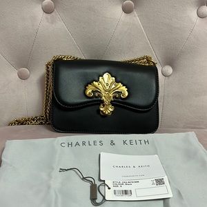 Charles & Keith Meriah Chain Strap Crossbody Bag in black NWT